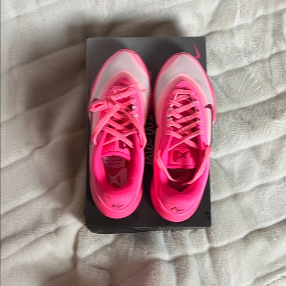 Nike women’s Aja Wilson  Bright Pink Sneakers - Picture 7 of 7